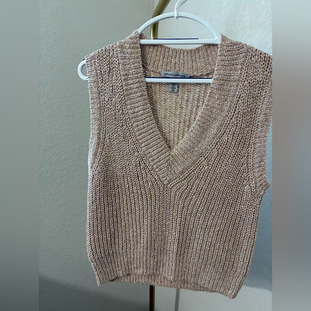 Autumn Cashmere Knit V-Neck Sleeveless Vest in Light Beige